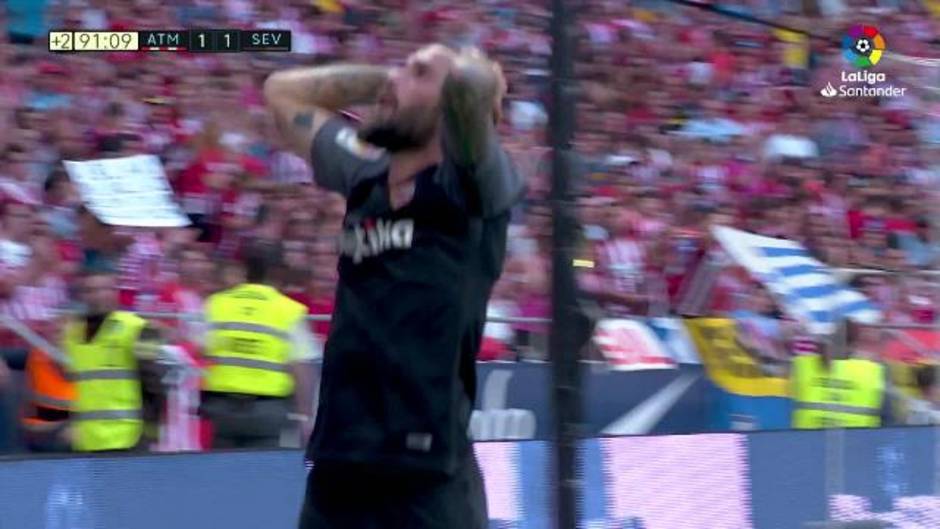 La parada de Oblak ante el disparo de Aleix Vidal en el minuto 91 del Atlético de Madrid 1-1 Sevilla