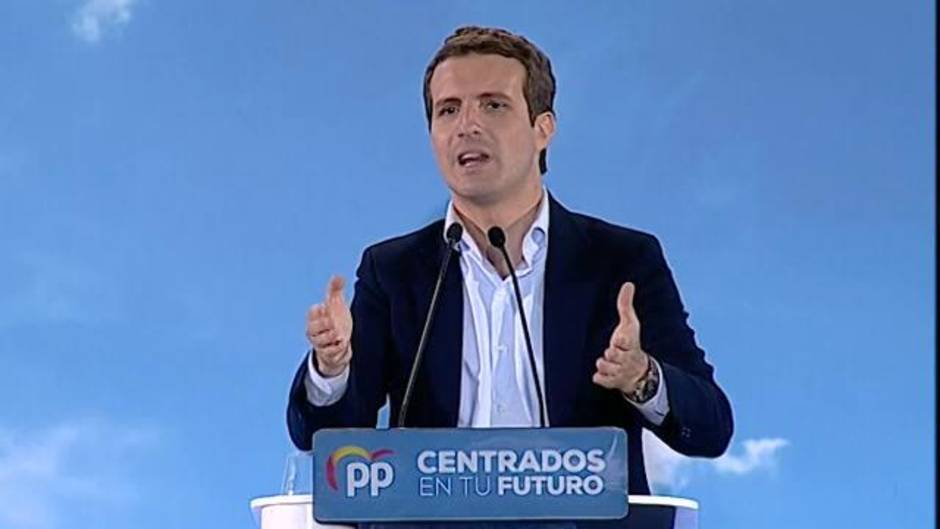 Casado llama a "agrupar el voto moderado y constitucionalista"