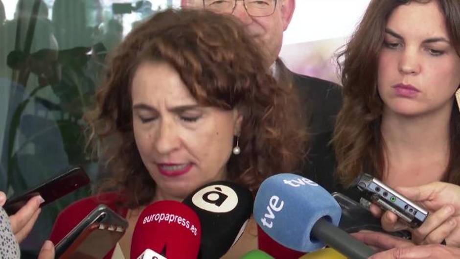 Montero ve "incomprensible" que Cataluña no participe en reforma CCAA