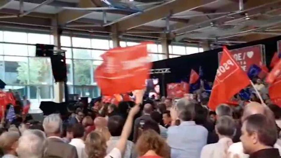 Pedro Sánchez llega a un acto político en Alcalá de Henares