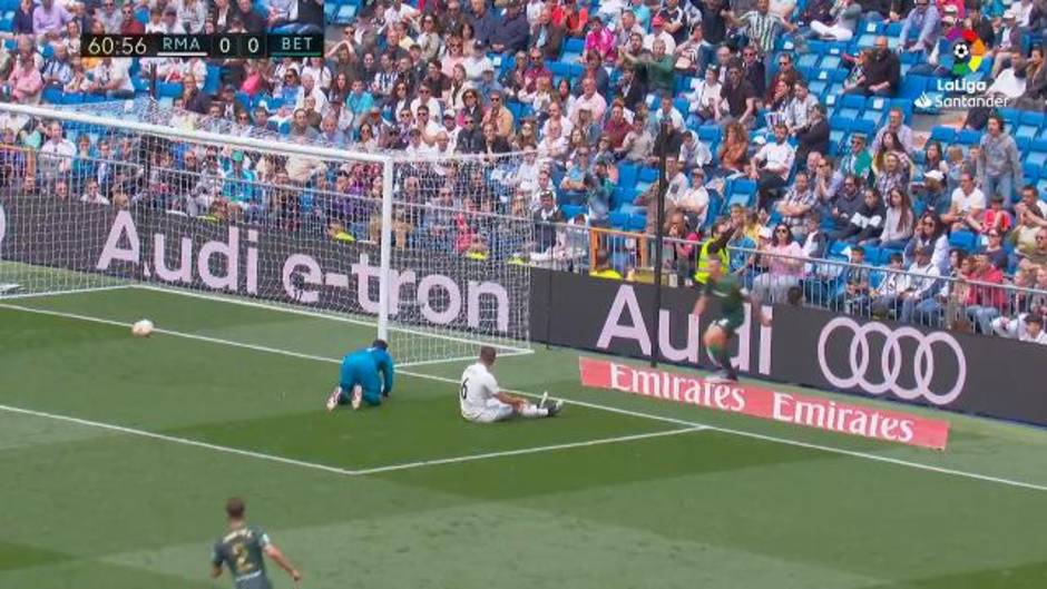 Gol de Loren (0-1) en el Real Madrid 0-2 Betis