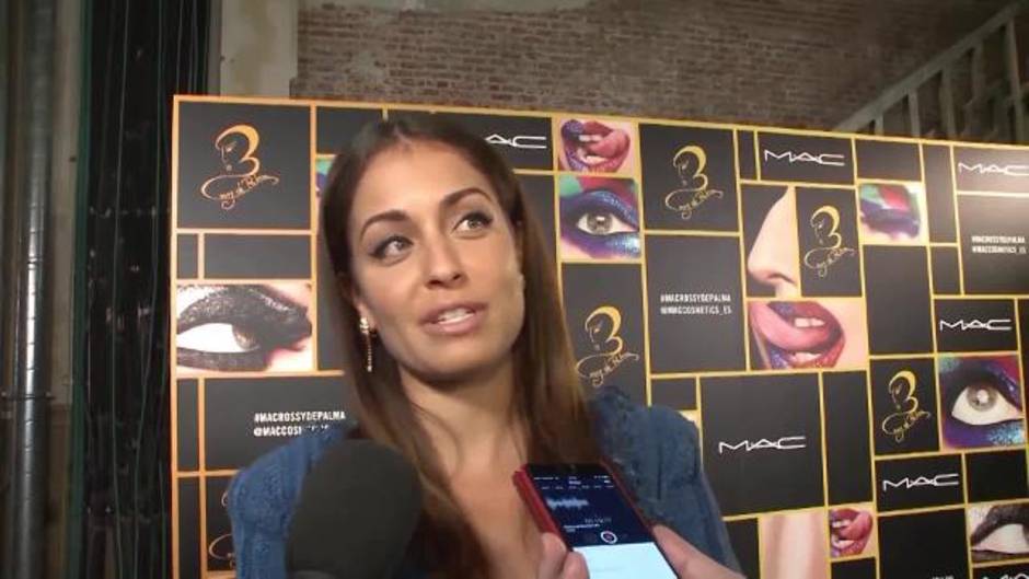 Hiba Abouk inaugura el buen tiempo con dos posados veraniegos