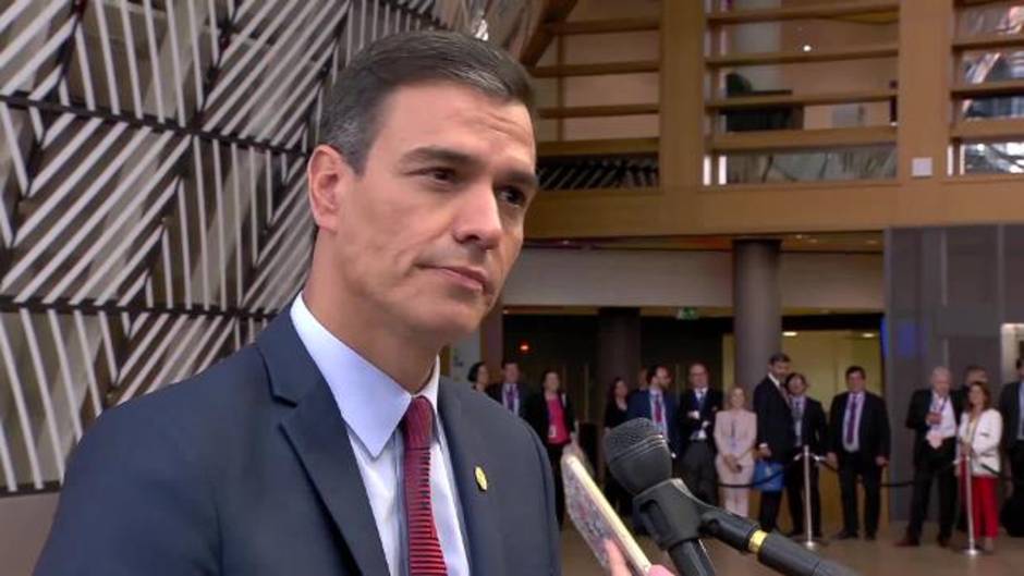 Sánchez pide a los partidos políticos que "reconsideren" su posición