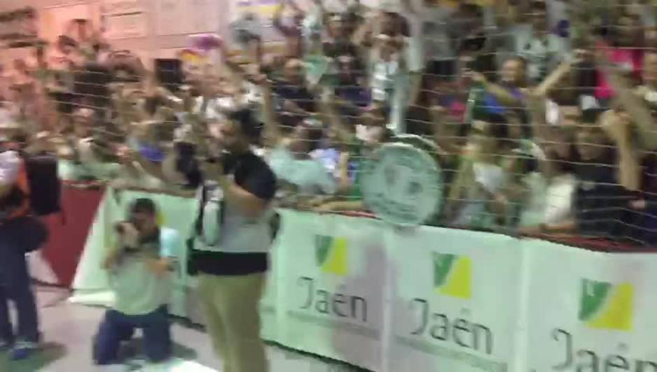 Los jugadores del Córdoba Futsal celebran el ascenso a Primera