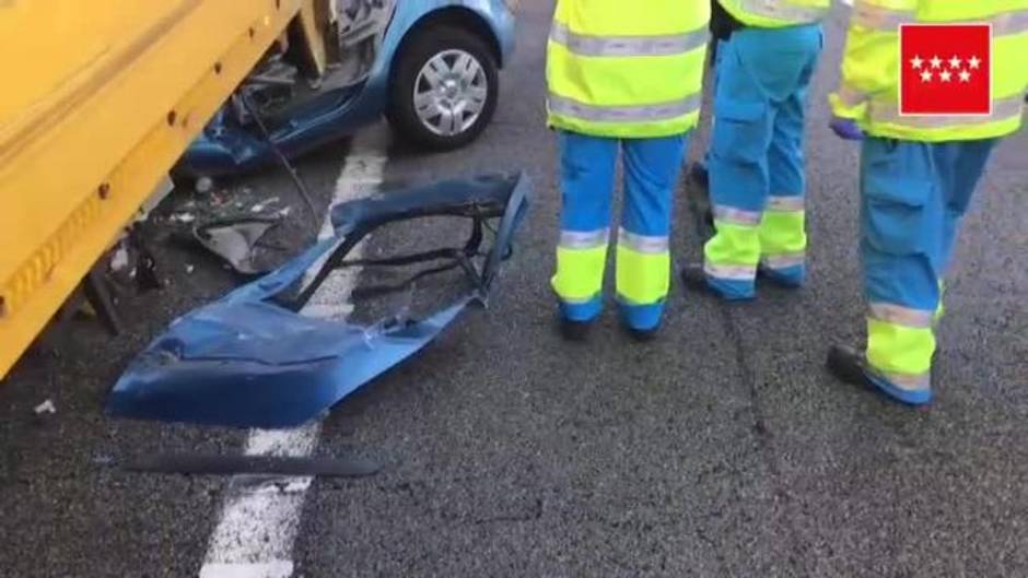 Un joven de 20 años muere tras empotrar su coche contra un camión en la M-50