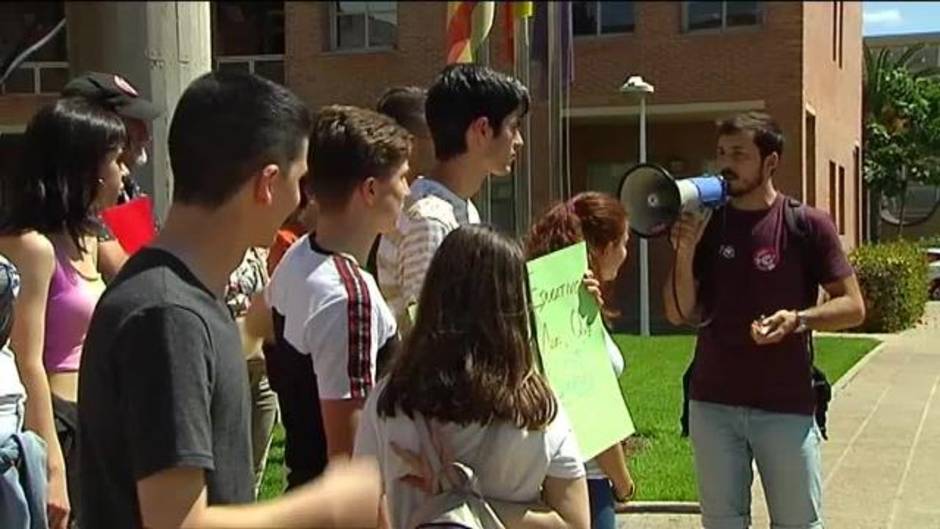 Estudiantes de Valencia piden la anulación del examen de Matemáticas de Selectividad