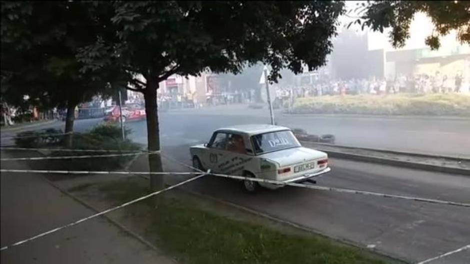 Al menos once heridos tras perder un coche de rally el control en Hungría y empotrarse contra el público