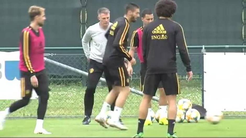 Hazard entrena con su selección para el partido contra Escocia