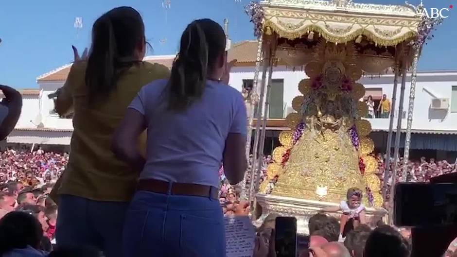 Así le cantan las hermanas Romero a la Virgen del Rocío