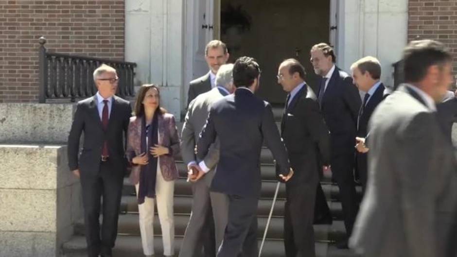 El Rey Felipe VI junto a Rajoy, Zapatero, Aznar y Felipe González