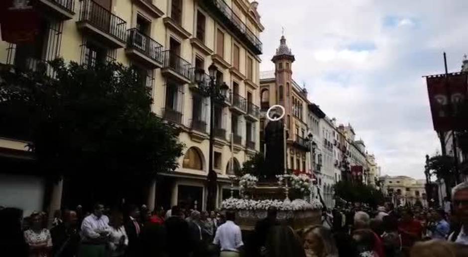 Primeros minutos de la procesion del Corpus de Sevilla