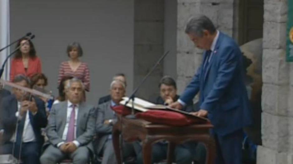 Revilla jura el cargo como presidente de Cantabria
