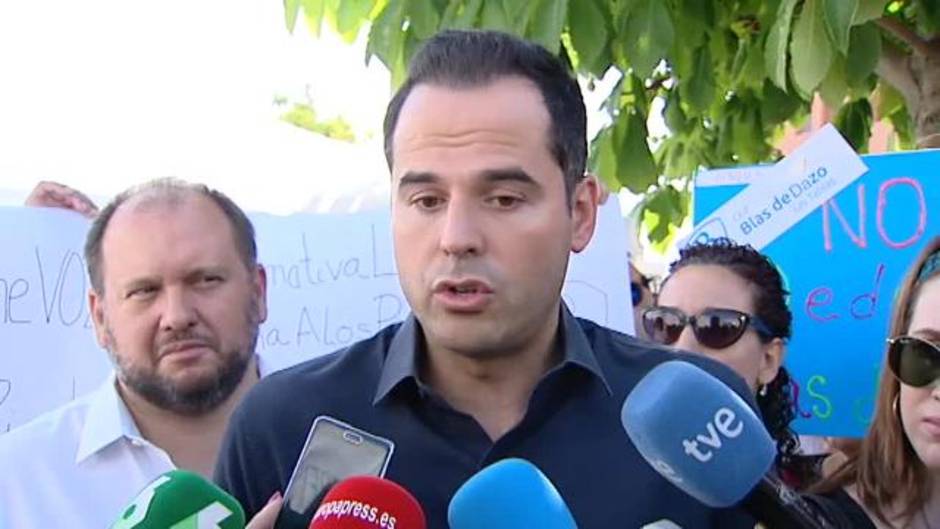 Aguado dice que habrá elecciones en la Comunidad si VOX se "empeña" en rechazar la coalición Cs-PP