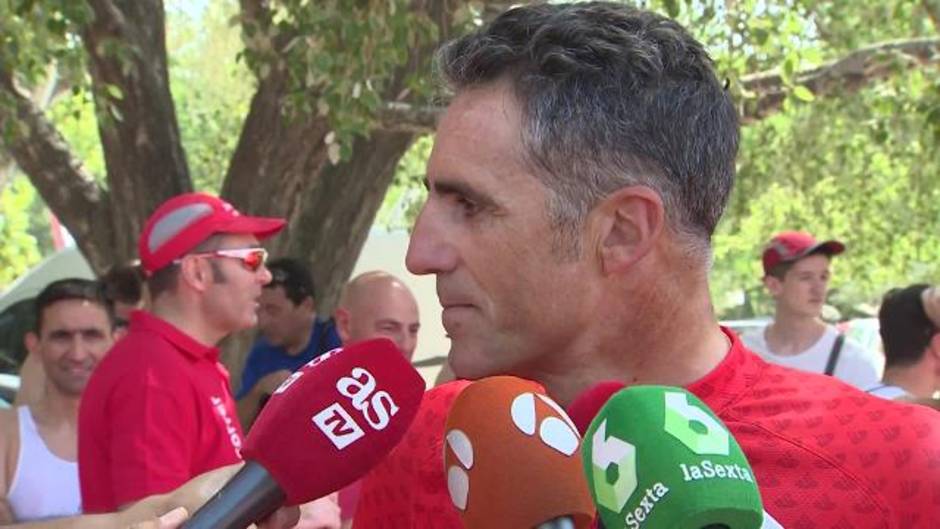 Indurain muestra su faceta solidaria en el Santander Triatlón de Madrid