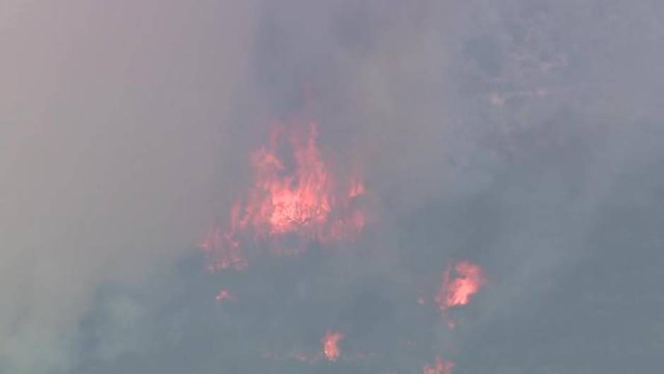 El incendio de Cadalso, contenido en su avance pero no controlado