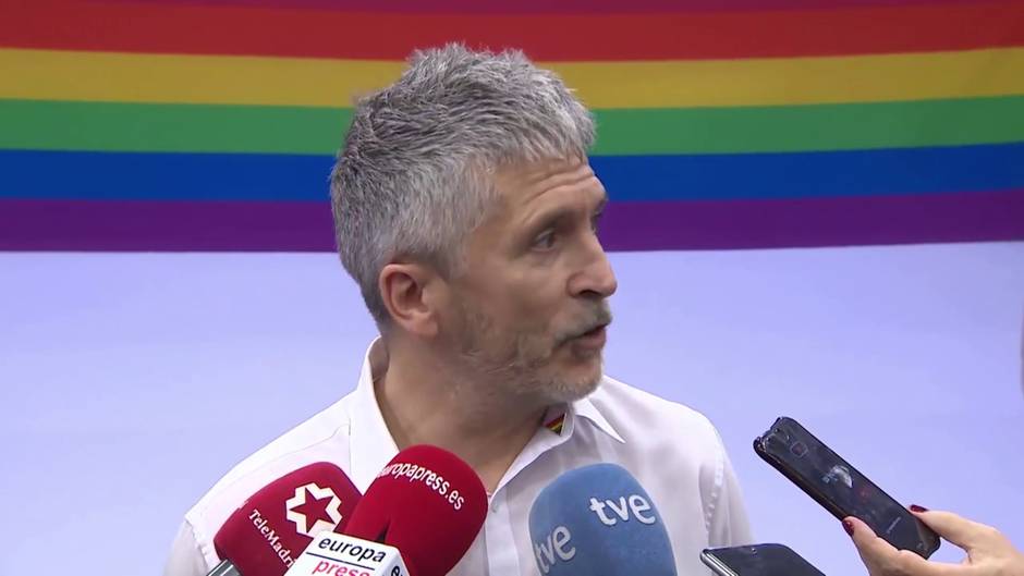 Marlaska critica a Cs por "pactar de forma obscena con quien limita derechos LGTBI"