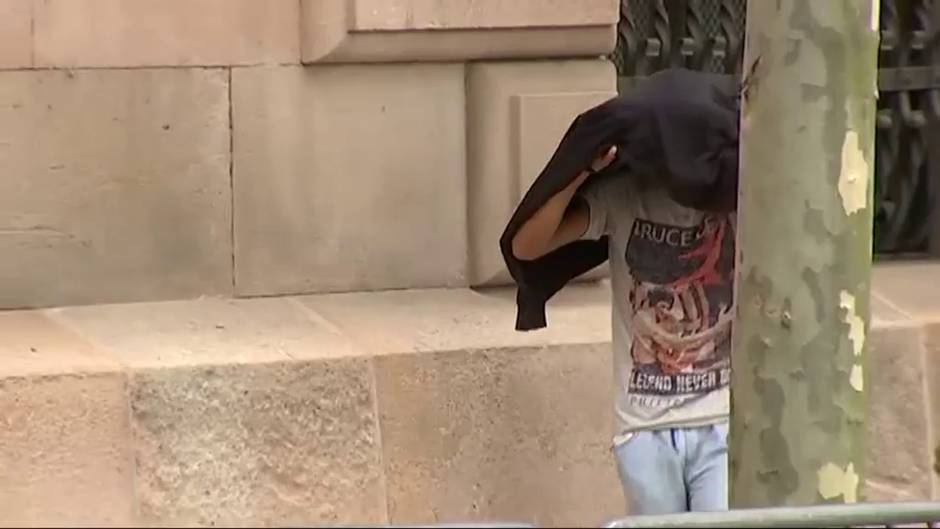 "Lo tuve que hacer. Estaban con las pistolas", dice la víctima de La Manada de Manresa