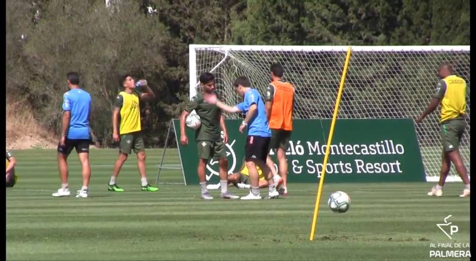 Las instrucciones de Rubi a Diego Lainez en el entrenamiento del Betis