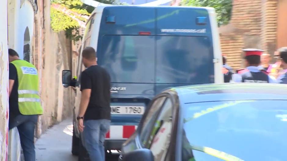 Registro con detenidos del lugar de la presunta violación de Manresa