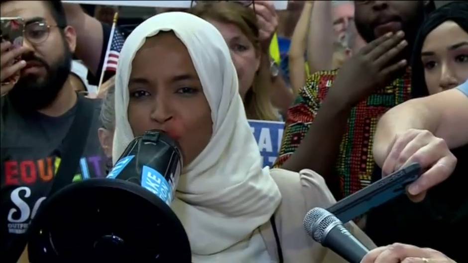 Trump sigue avivando la polémica con la congresista Omar