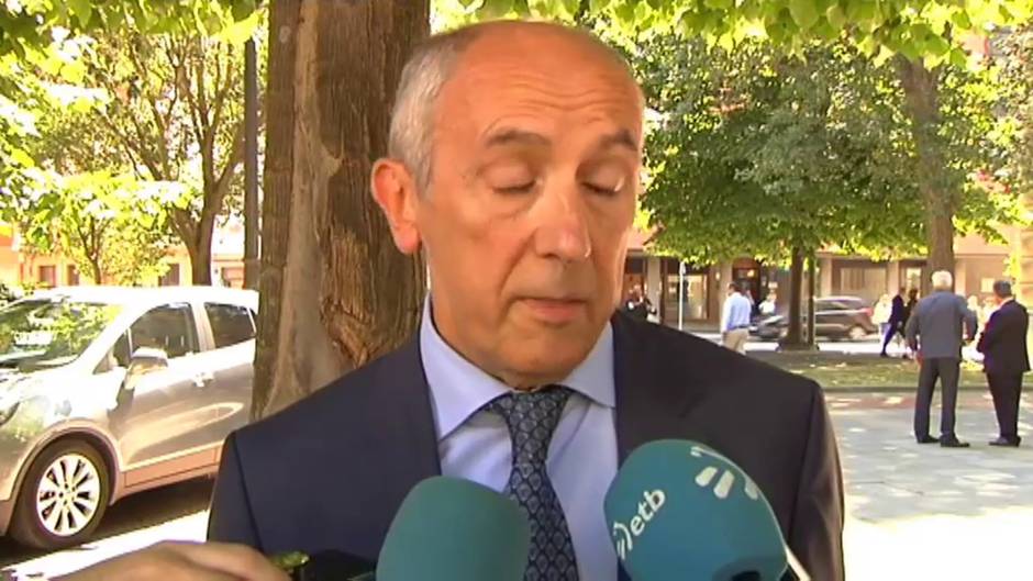 Erkoreka apremia a los políticos a "remangarse y no levantarse de la mesa" hasta alcanzar un acuerdo de gobierno en España