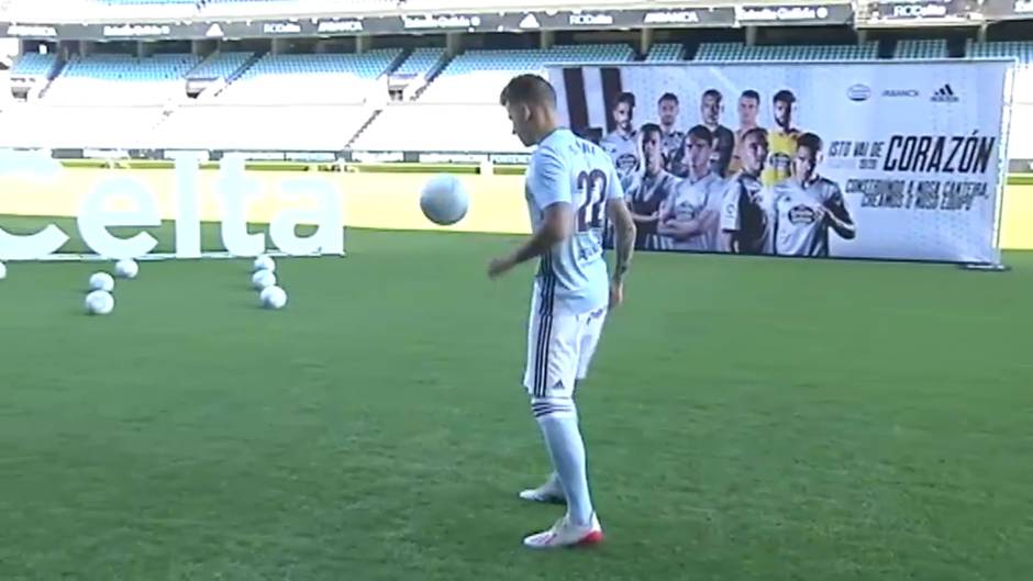 El Celta de Vigo presenta a Santi Mina, su nuevo fichaje