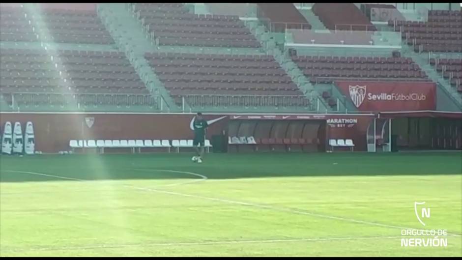 El Sevilla FC vuelve al trabajo con Gudelj y Carlos Fernández