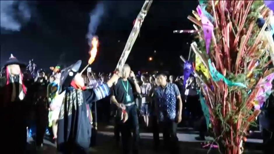 Cien mil personas se dan cita en el Festival chino de la Antorcha de Weishan