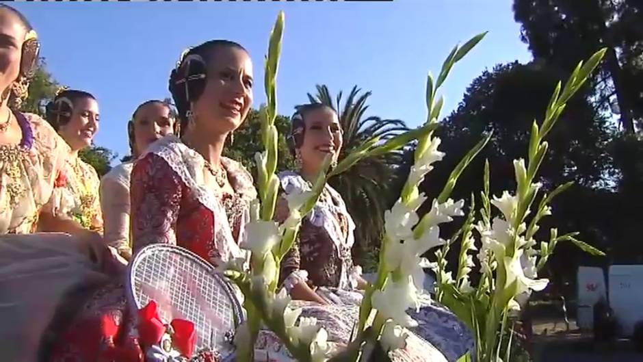 Valencia celebra su combate más especial y colorido; La Batalla de las Flores