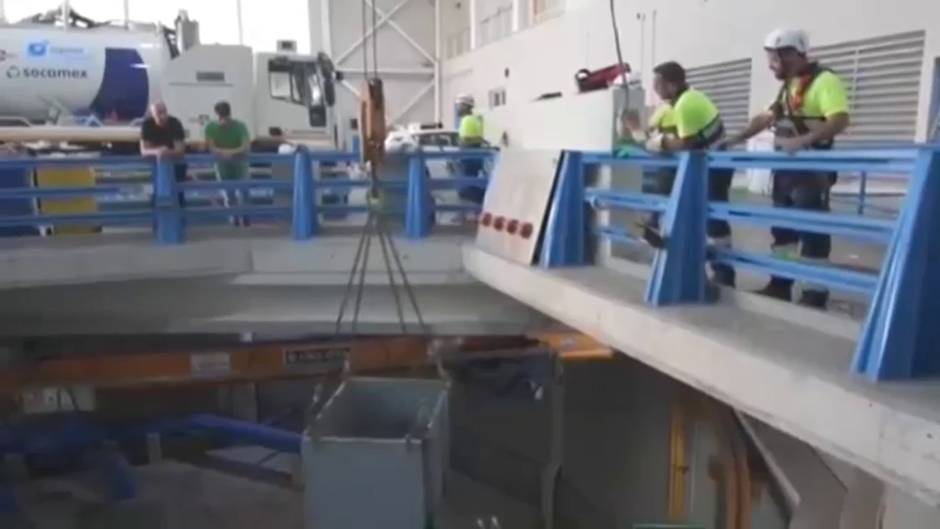 El 'monstruo' de las toallitas húmedas atasca el alcantarillado de Cádiz