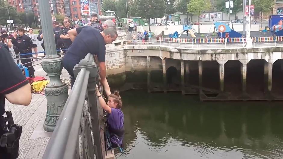 Feministas cortan el tráfico en Bilbao contra las agresiones sexistas