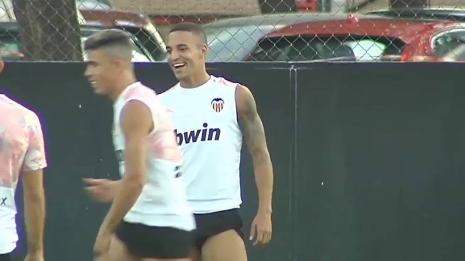 El Valencia prepara el debut liguero con un Rodrigo pletórico