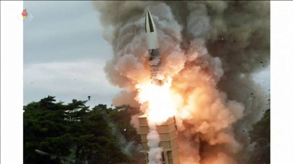 Kim Jong Un supervisa una nueva prueba balística de Corea del Norte