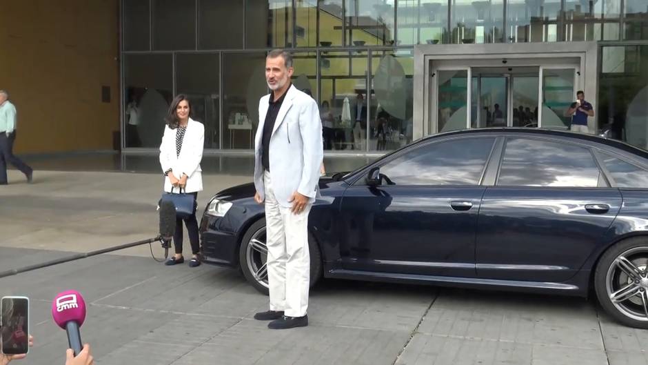 Felipe VI y la reina Letizia visitan al rey Juan Carlos