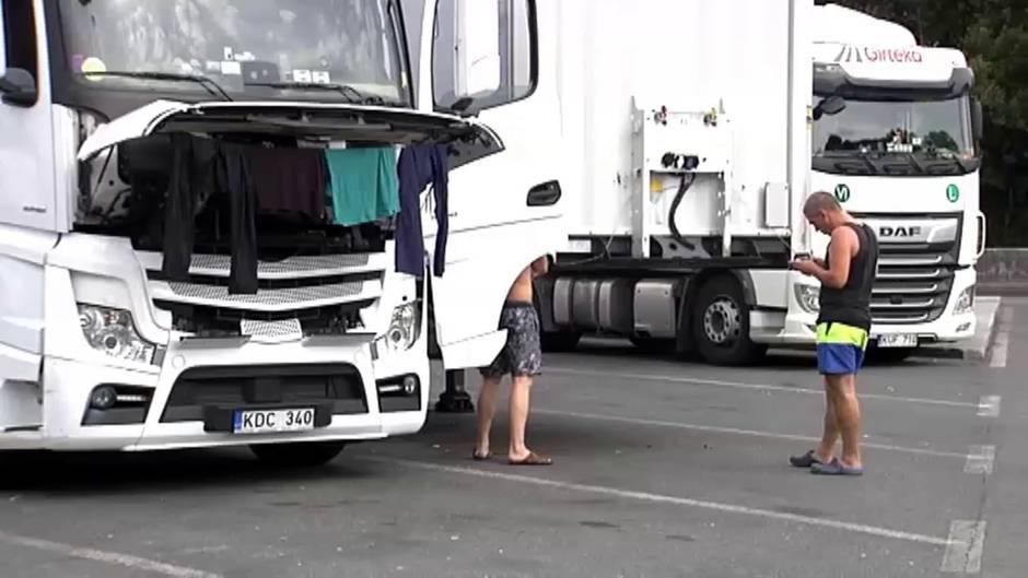 El enfado de los camioneros bloqueados por la Cumbre del G7