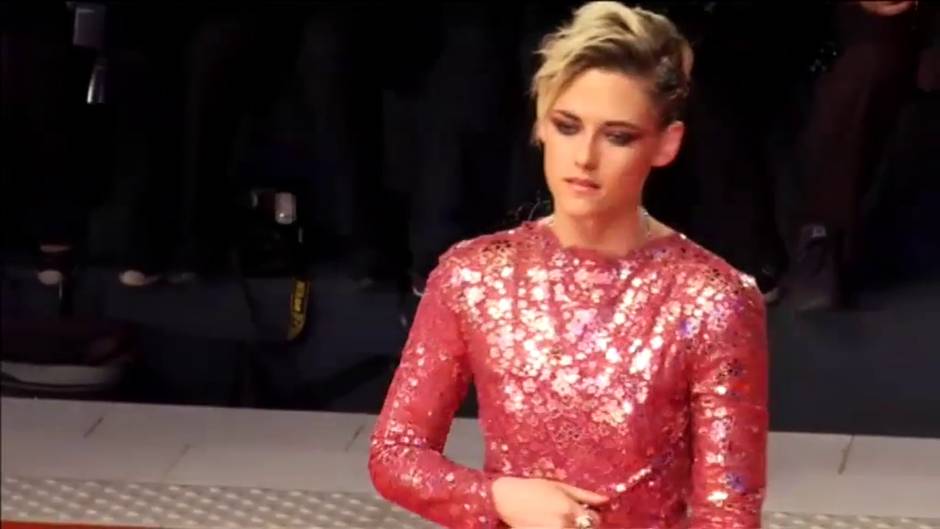 Kristen Stewart deslumbra en la alfombra roja de Venecia