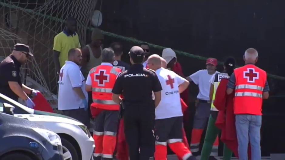 Un carguero rescata a 23 personas a bordo de una patera en aguas de Gran Canaria