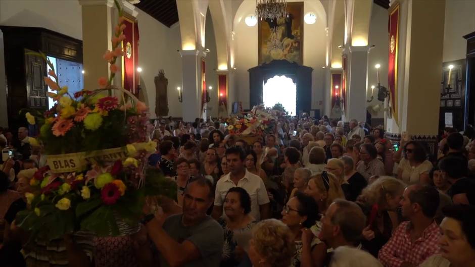 Venida de la Virgen del Rocío 2019: Flores para la Pastora
