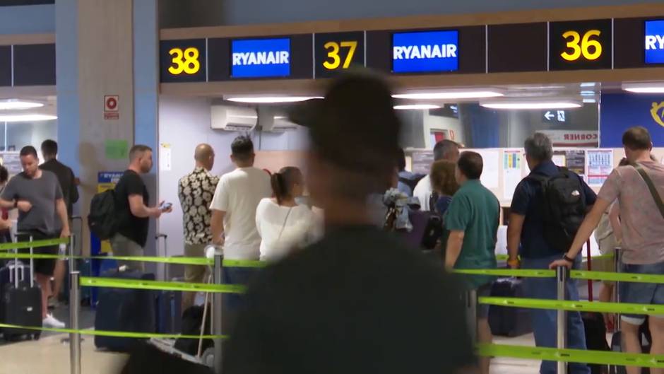 USO y SITCPLA protestan contra el cierre de bases de Ryanair