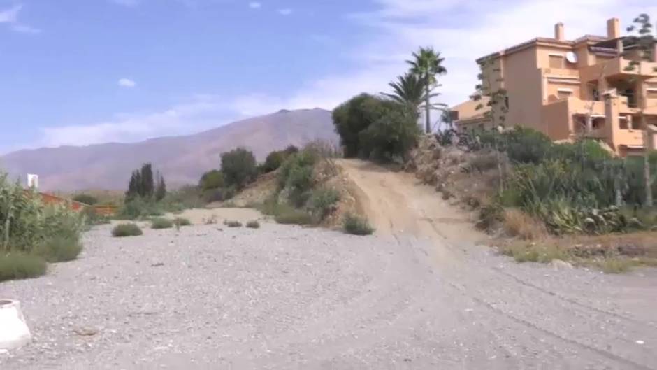 Los narcotraficantes del Campo de Gibraltar descargan fardos de droga en la playa de Estepona (Málaga)