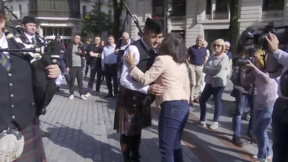 Banda escocesa de gaitas participa en el Festival de Folk de Getxo