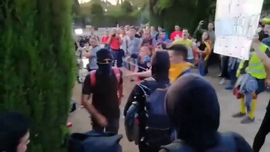 Incidentes frente al Parlament tras la manifestación de la Diada