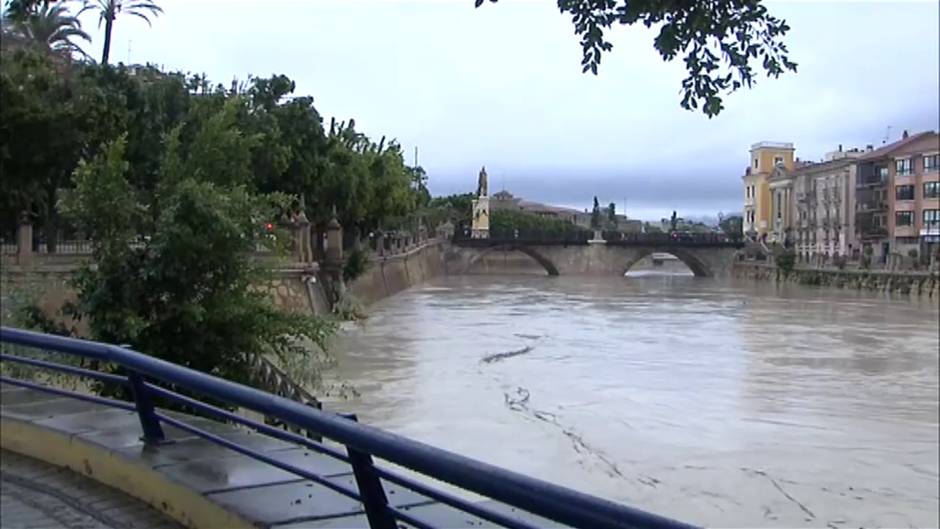 Preocupación en Murcia por la crecida del río Segura a su paso por Murcia
