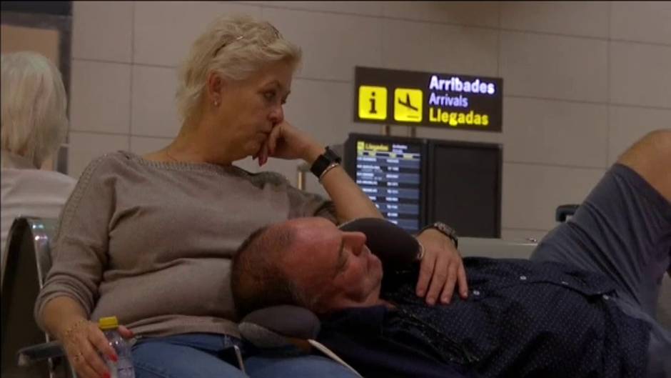 Miles de turistas atrapados en el aeropuerto de Alicante a causa de la gota fría