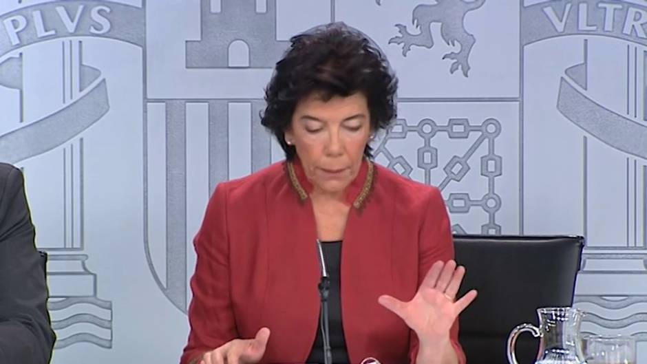 Celaá ve "absurda y vacía de contenido" la propuesta de Iglesias