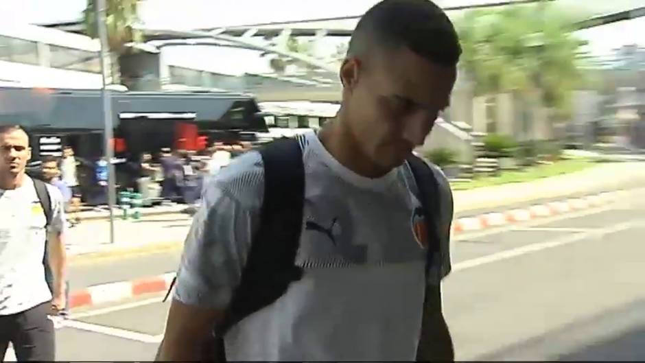 El Valencia CF viaja a Londres inmerso en un mar de dudas