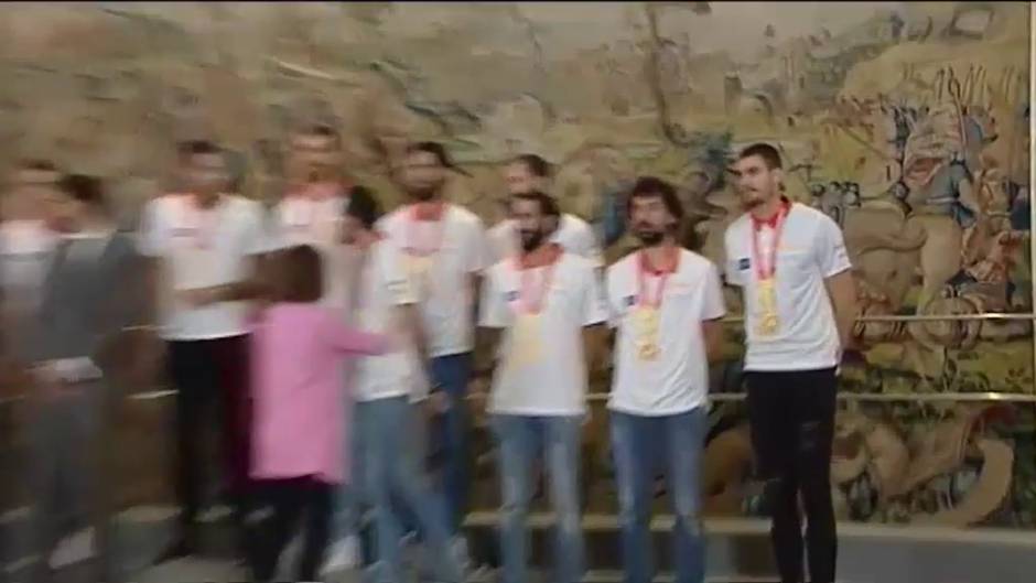 Los reyes reciben en Zarzuela a la selección española de baloncesto