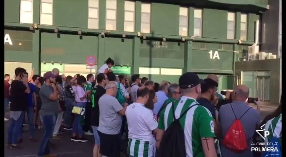 Ambiente previo al Betis-Eibar