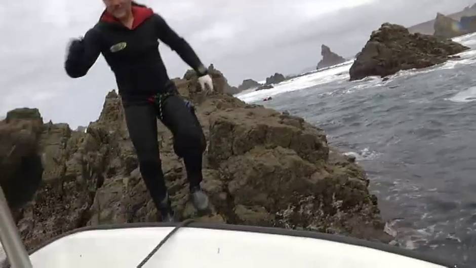 Los percebeiros, un duro trabajo, un oficio en el que se arriesga la vida