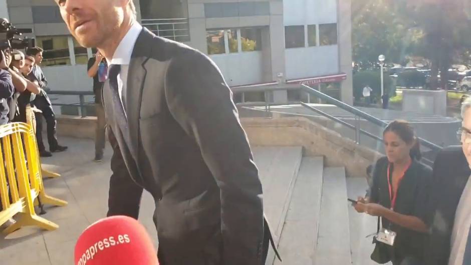 Xabi Alonso llega al juicio para defender su inocencia